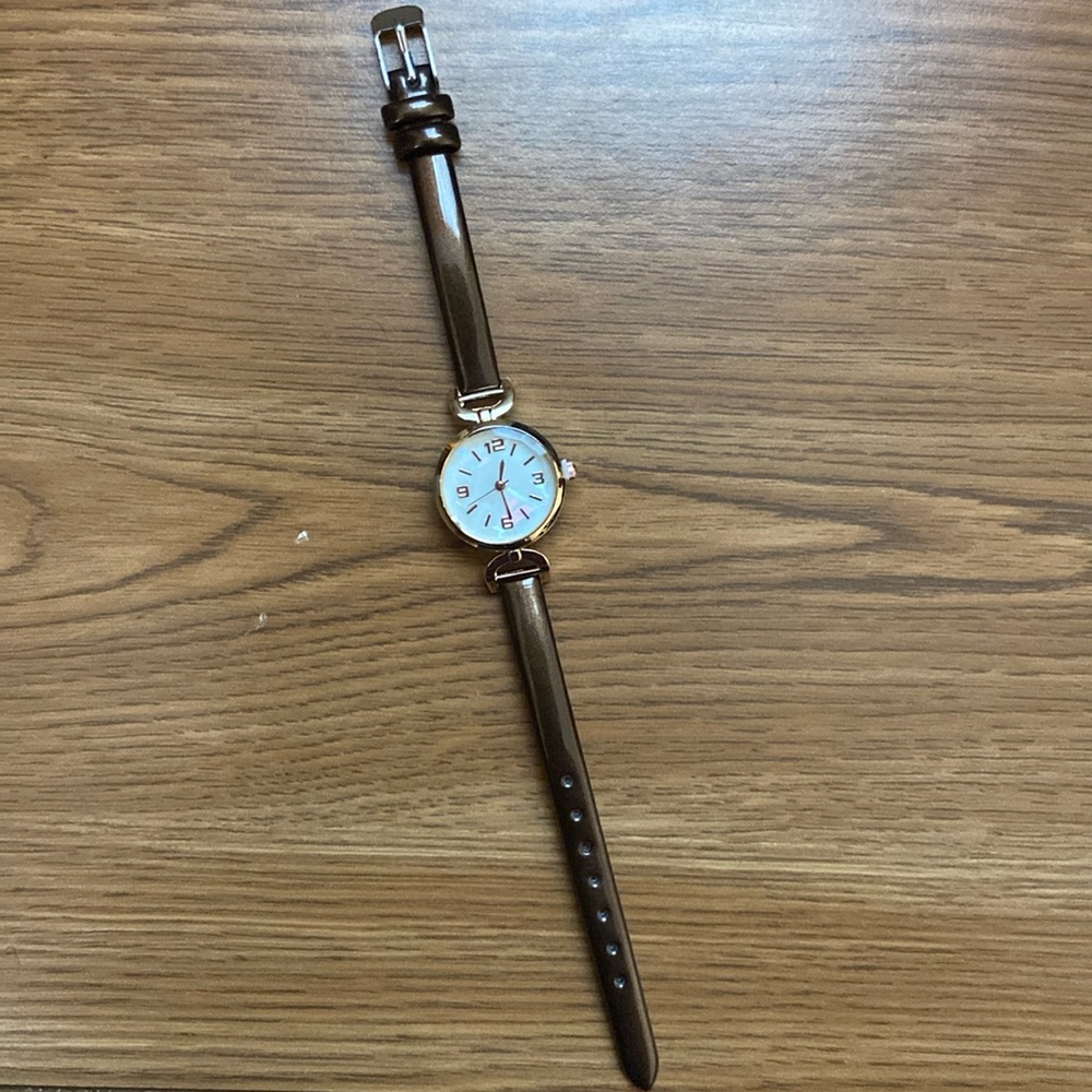 Faux Leather Quartz Strap Watch